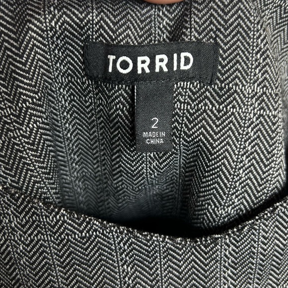 Torrid Womens Gray/Black Chevron Ponte Peplum Tank Size 2X Side Zip RN 148862 - Picture 8 of 10